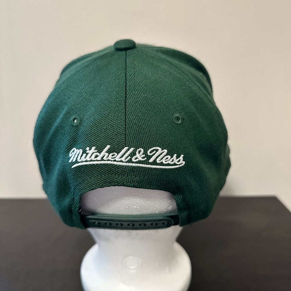 NWT La Lakers Mitchell & Ness Green Cap - Picture 8 of 10
